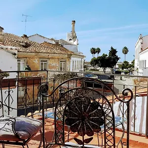 Vakantiehuis Happy Terrace Downtown Tiny House 100% Portuguese, Faro