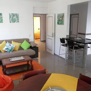 Emilio's Just For Apartamento
